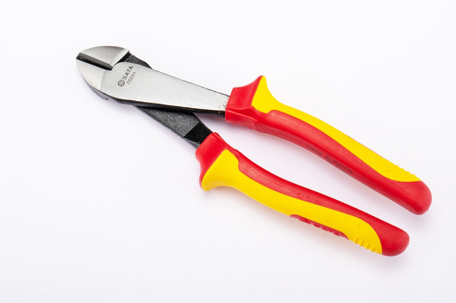 70234-绝缘耐压斜嘴钳8"-世达工具