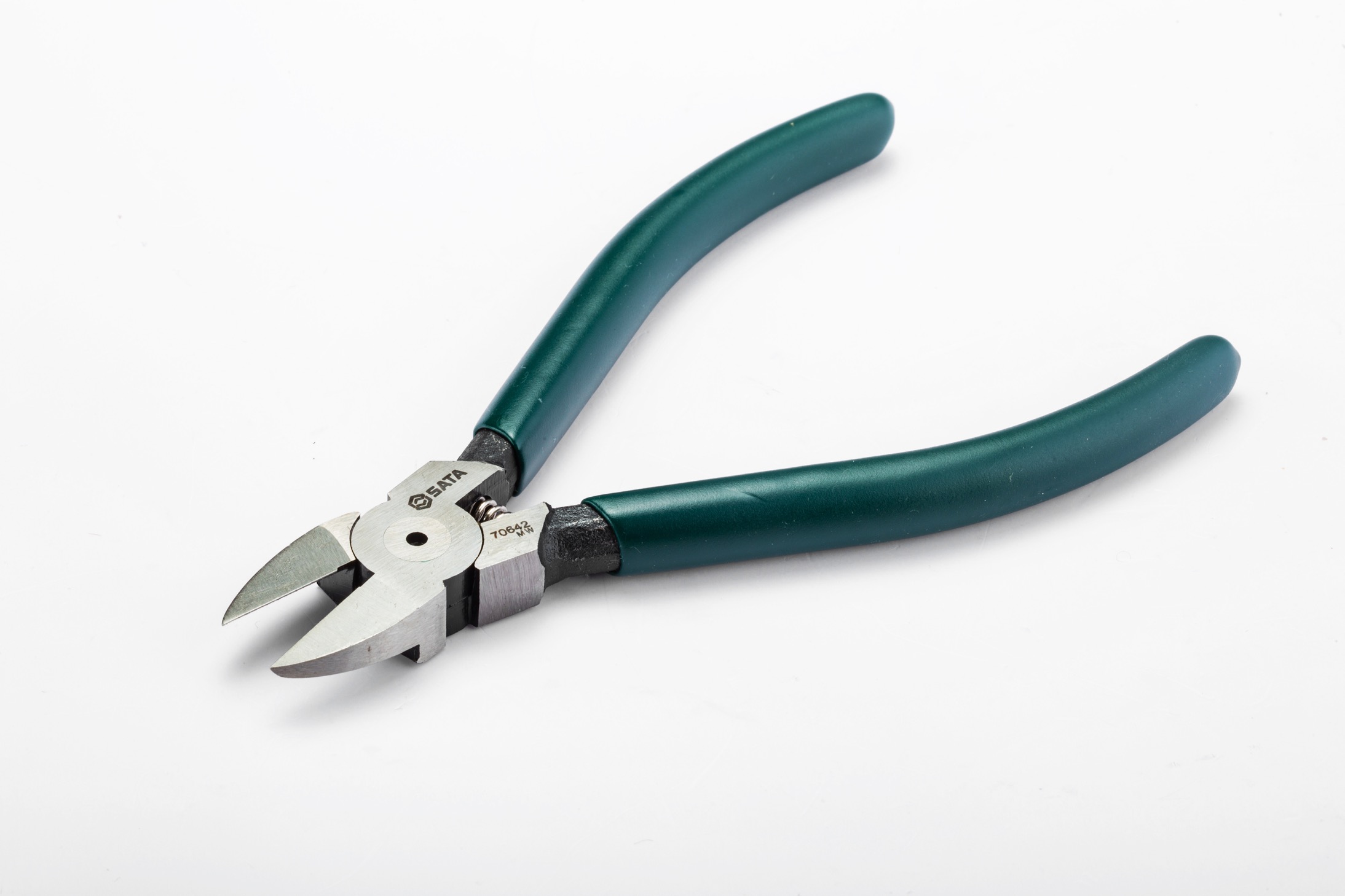 产品编号:70642 产品名称:塑料水口钳6" 编号70642 产地中国 规格6"